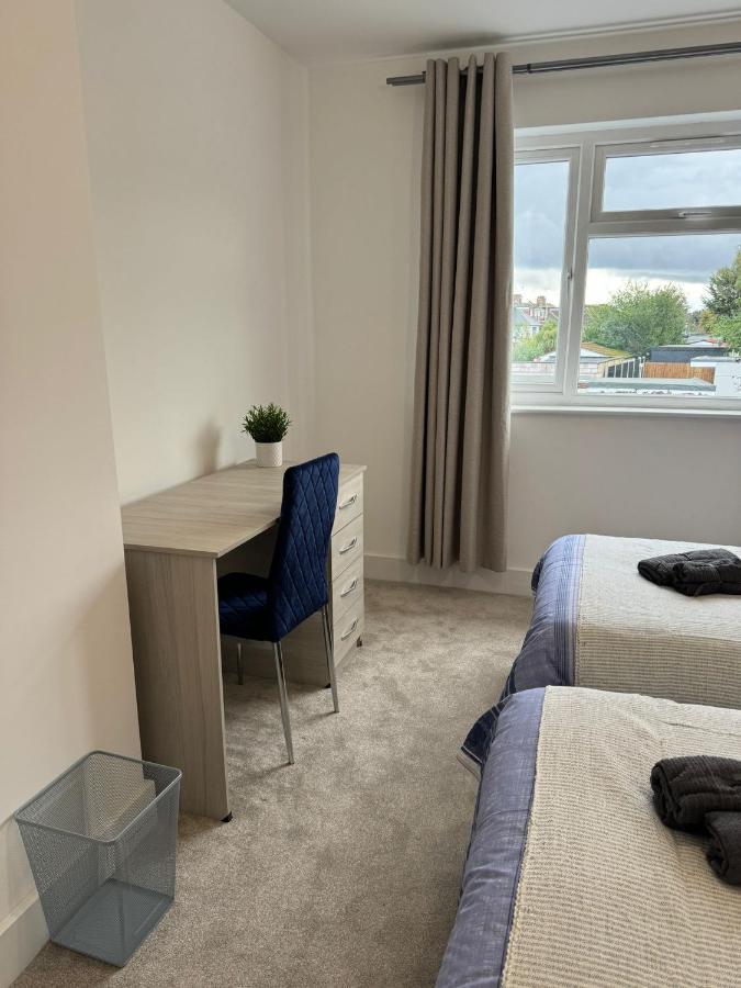 Smart Guest Rooms Fast Access To Central London Via Piccadilly Line New Southgate Esterno foto