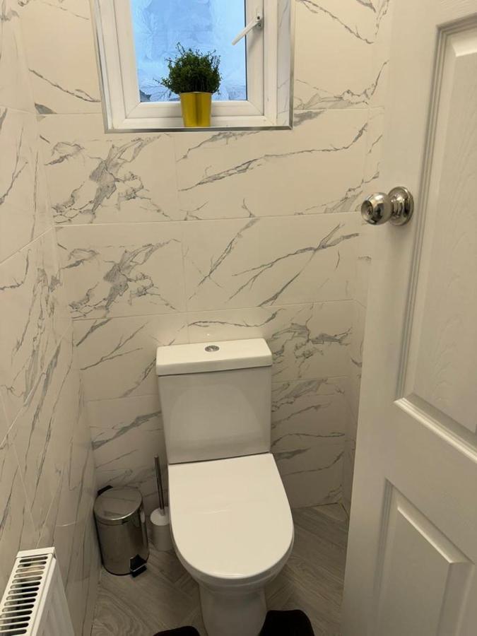 Smart Guest Rooms Fast Access To Central London Via Piccadilly Line New Southgate Esterno foto