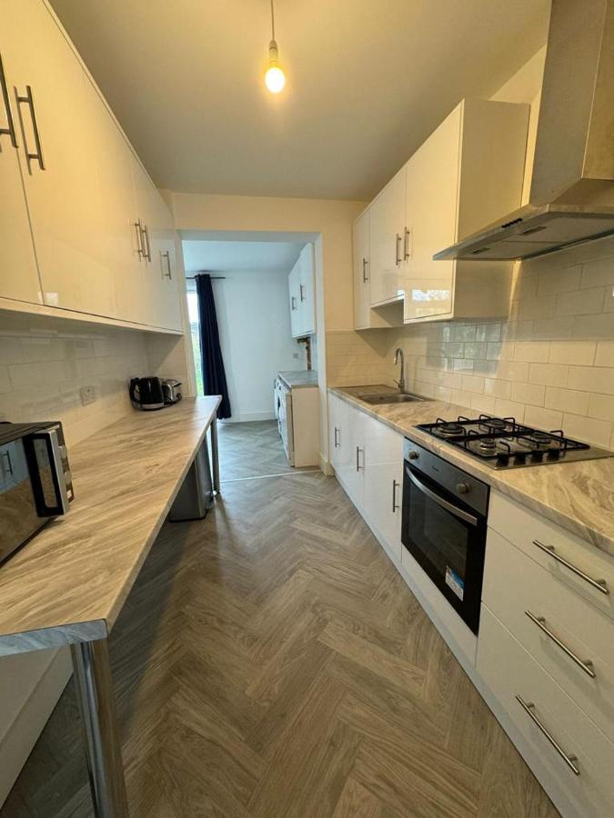 Smart Guest Rooms Fast Access To Central London Via Piccadilly Line New Southgate Esterno foto