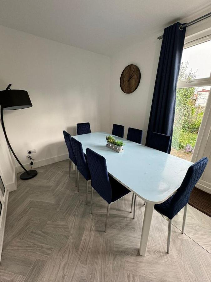Smart Guest Rooms Fast Access To Central London Via Piccadilly Line New Southgate Esterno foto