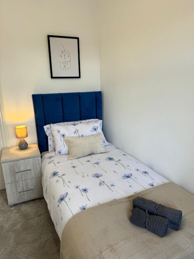 Smart Guest Rooms Fast Access To Central London Via Piccadilly Line New Southgate Esterno foto