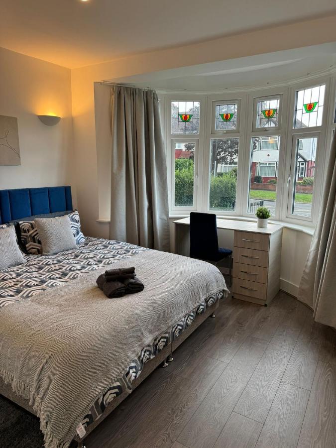 Smart Guest Rooms Fast Access To Central London Via Piccadilly Line New Southgate Esterno foto