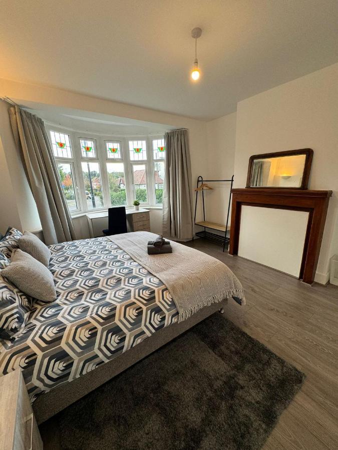Smart Guest Rooms Fast Access To Central London Via Piccadilly Line New Southgate Esterno foto