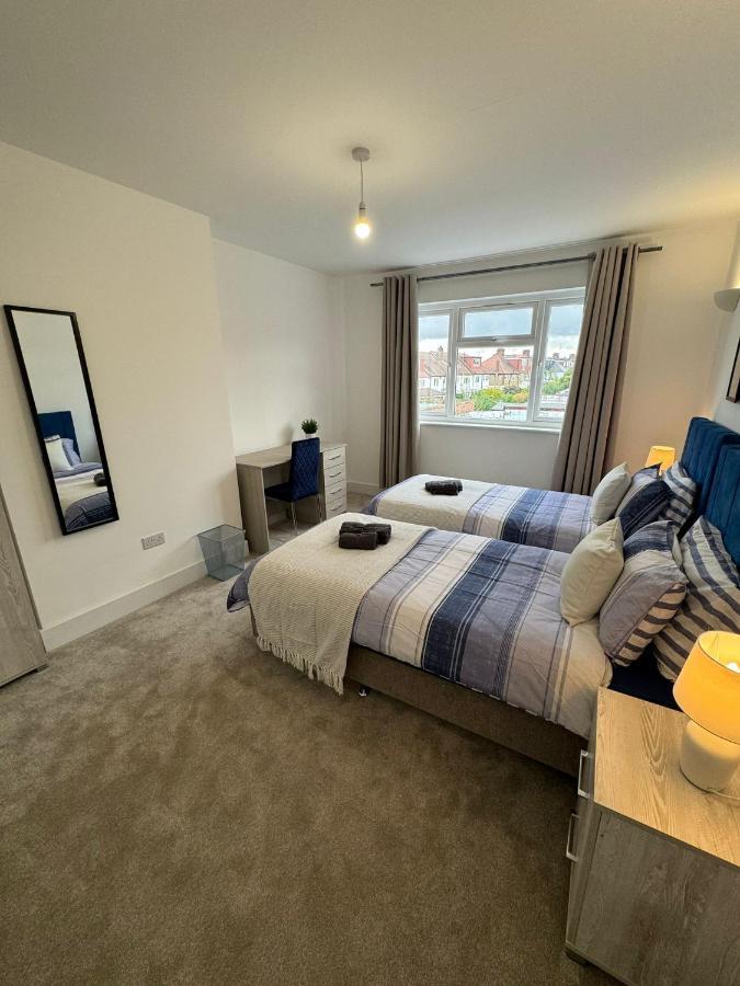 Smart Guest Rooms Fast Access To Central London Via Piccadilly Line New Southgate Esterno foto