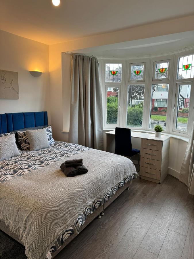 Smart Guest Rooms Fast Access To Central London Via Piccadilly Line New Southgate Esterno foto
