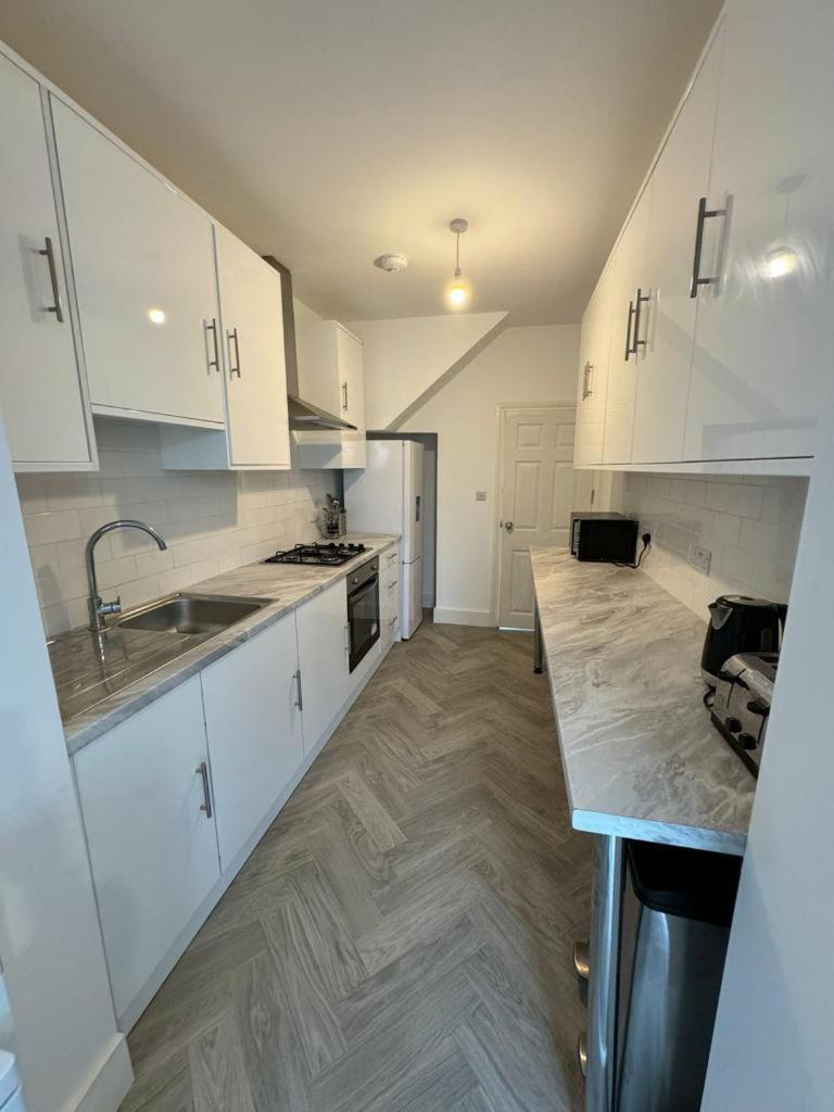 Smart Guest Rooms Fast Access To Central London Via Piccadilly Line New Southgate Esterno foto